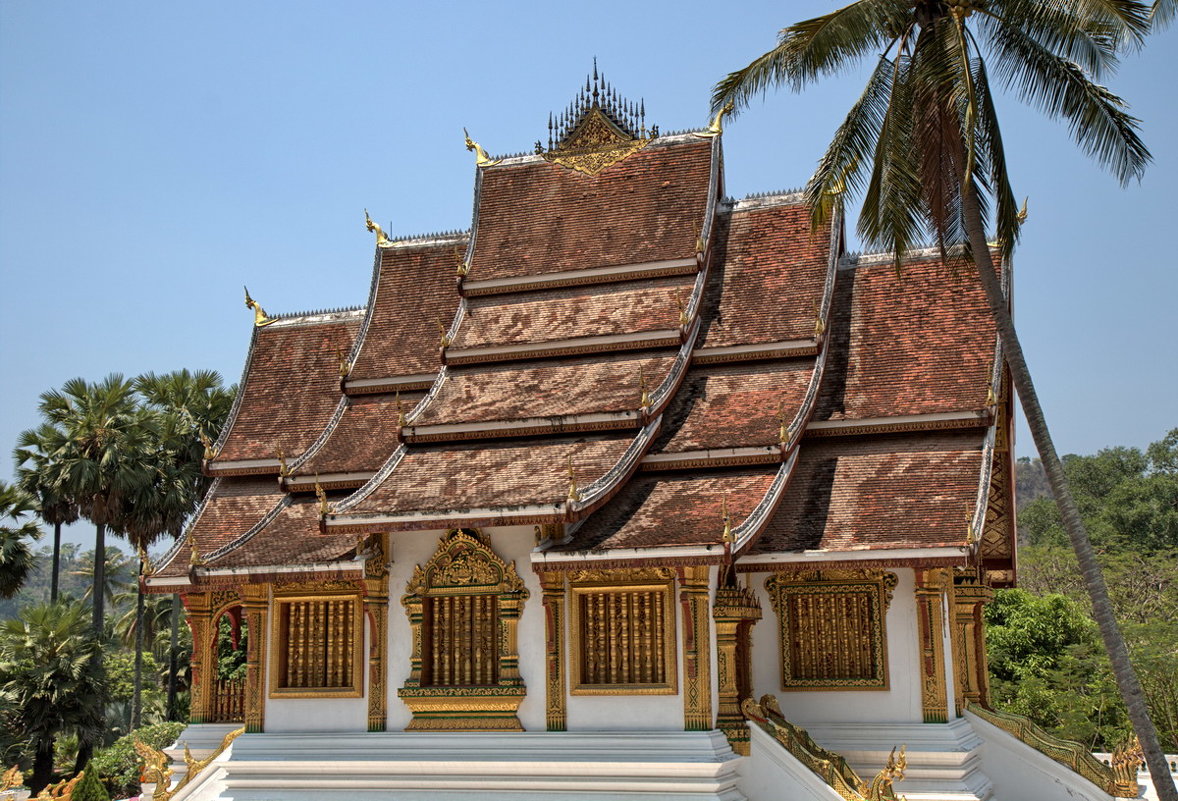 Храм Хо Пха Банг в Луанг Прабанге - Евгений Печенин