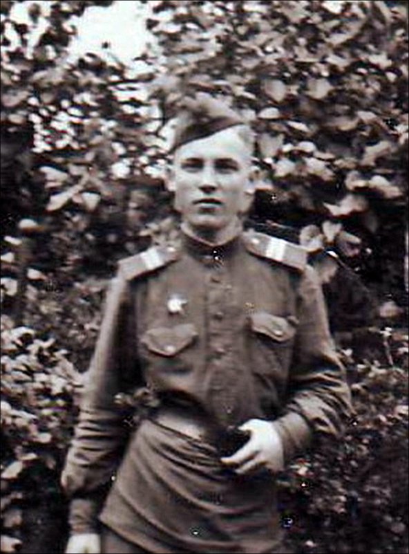 Младший сержант Черкасов.  Берлин, май 1945 года - Нина Корешкова