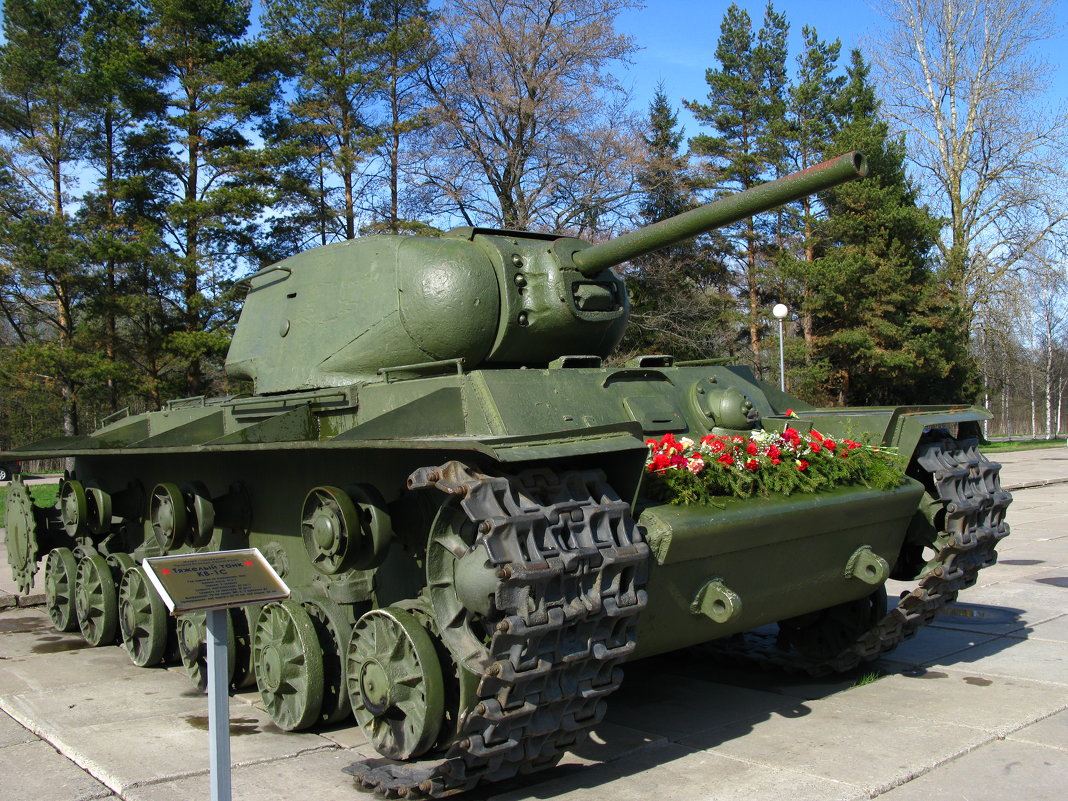 Советский танк кв-1