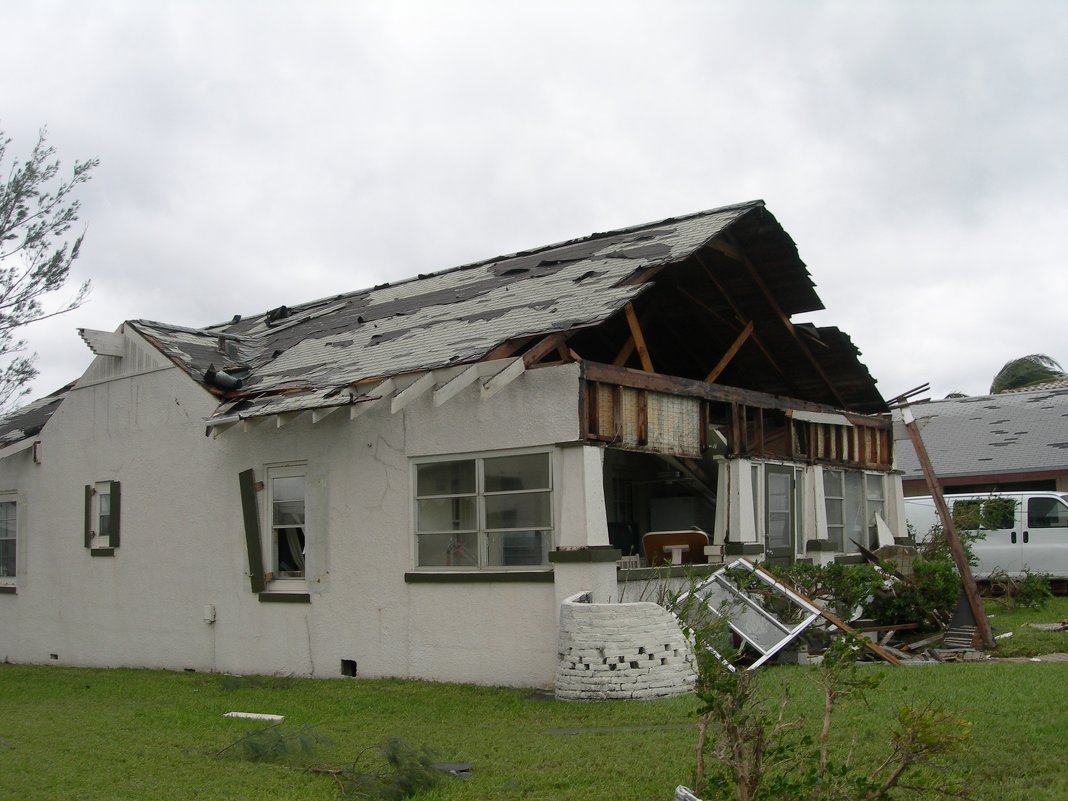 Этот дом во Флориде ураган не пощадил... - Владимир Смольников