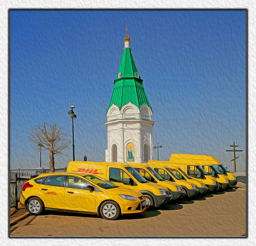 Машины DHL возле символа Красноярска - часовни - Николай Аносов