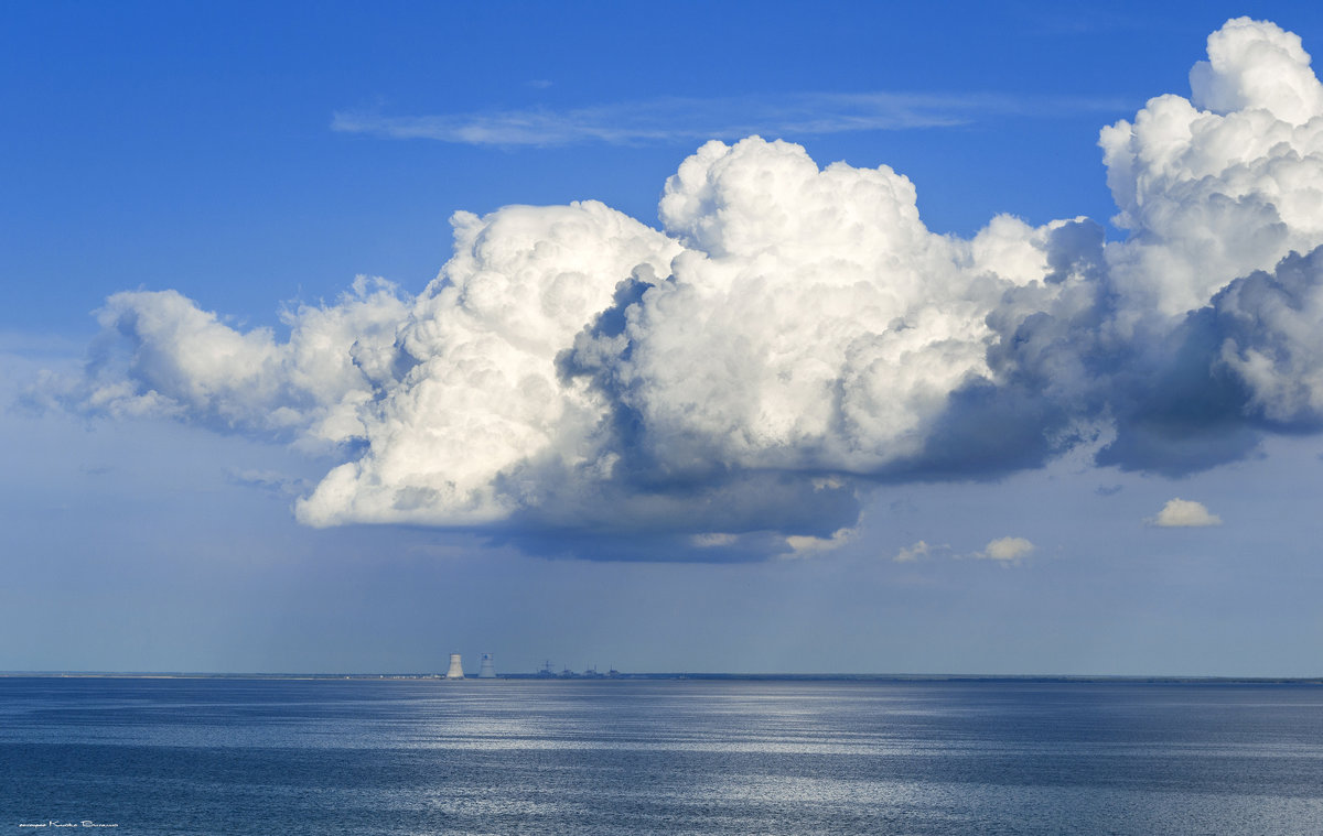 Красивое облако на фоне атомной...подозрительно) - Виталий Кийко