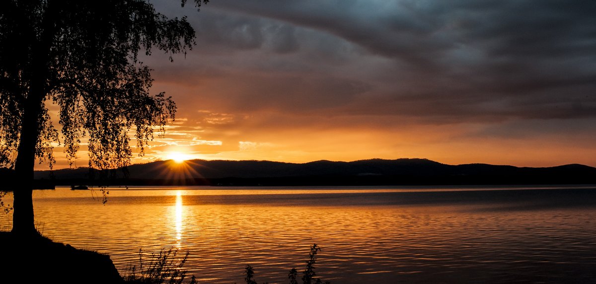 sunset on the lake - Dmitry Ozersky