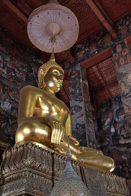 Бронзовый Будда храма Сутхат - Евгений Печенин