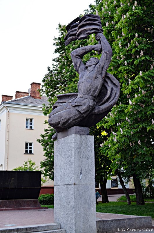 Памятник Перемозі Хмельницьк - Степан Карачко