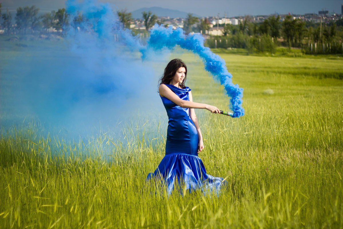 blue smoke - Alexandra Shkil'naya