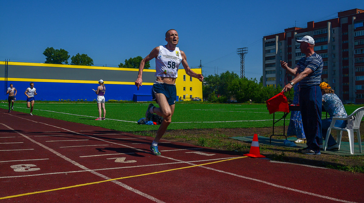Финиш лидера соревнований Гирева Альберта (1970) - 0:04:21 - Юрий Митенёв
