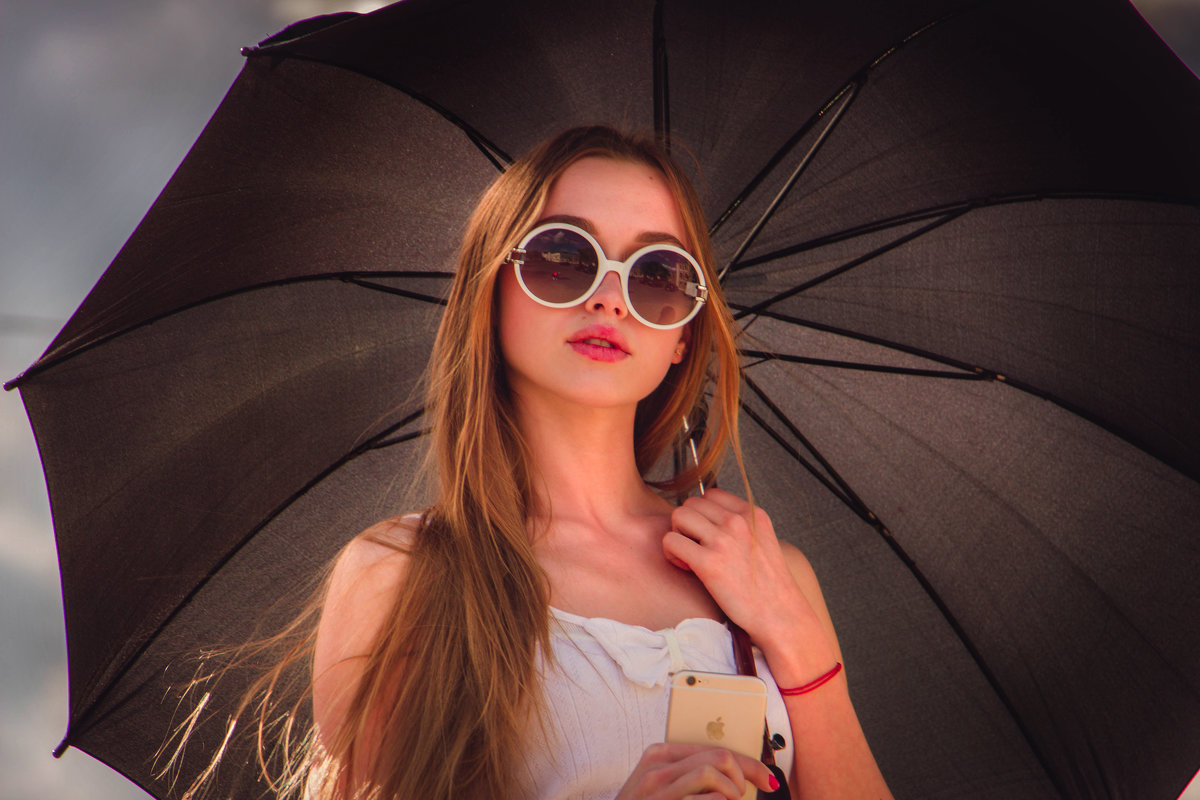 Девушка с зонтом - Юлия Данилик