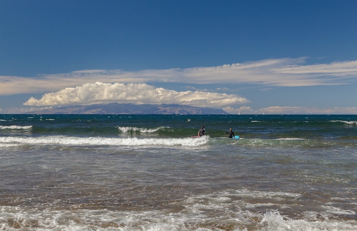 Остров Ла Гомера с шапкой из облаков - Александр Манько