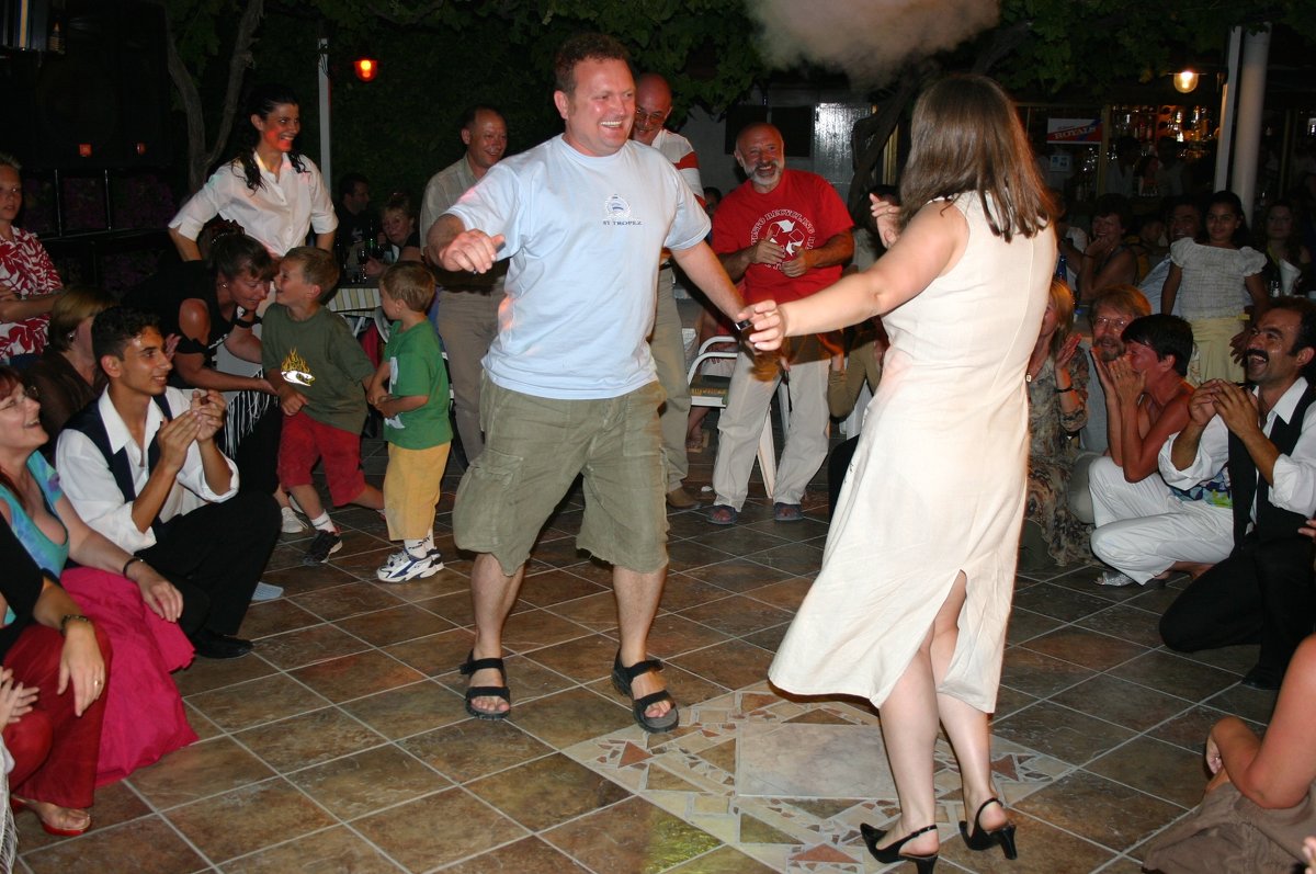 Кипрские танцы на зависть киприотам... - Одиноков Юрий 