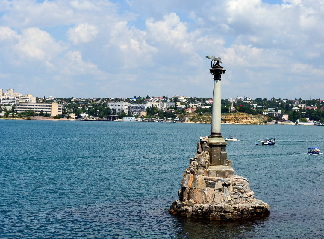 Памятник затопленным кораблям - Евгений Васильев