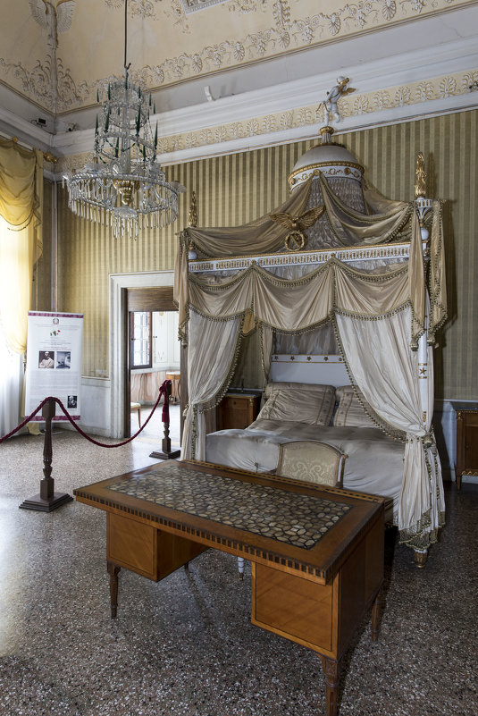 Вилла Пизани кровать Наполеона.Италия - Олег 