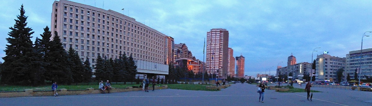 Площадь Леси Украинки - Ростислав 