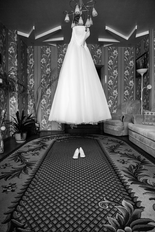 Платье и туфли невесты - Алексей Моисеев