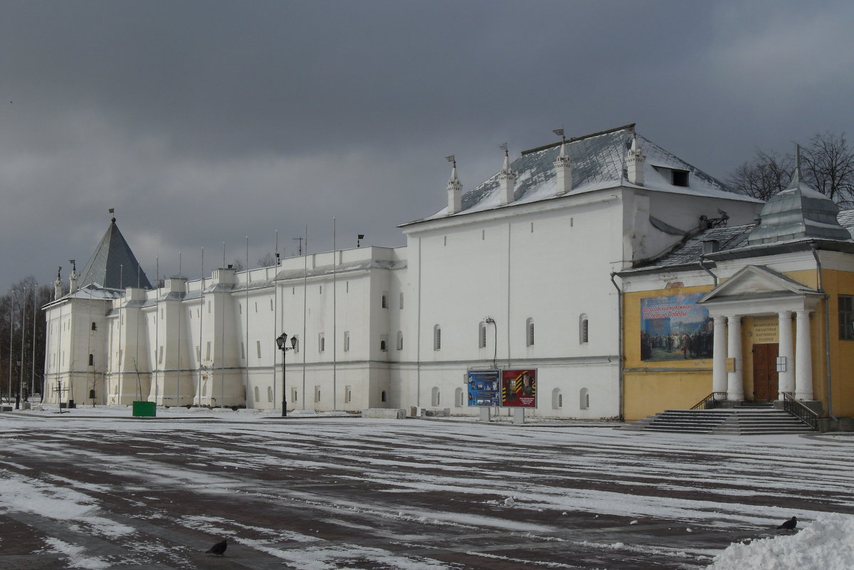 Вологда-Кремлевская стена и вход в Картинную галерею - Ирина Л