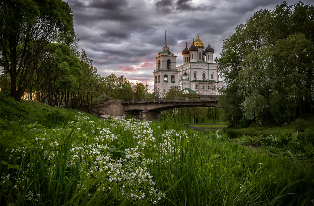 Весенние фото монастырей