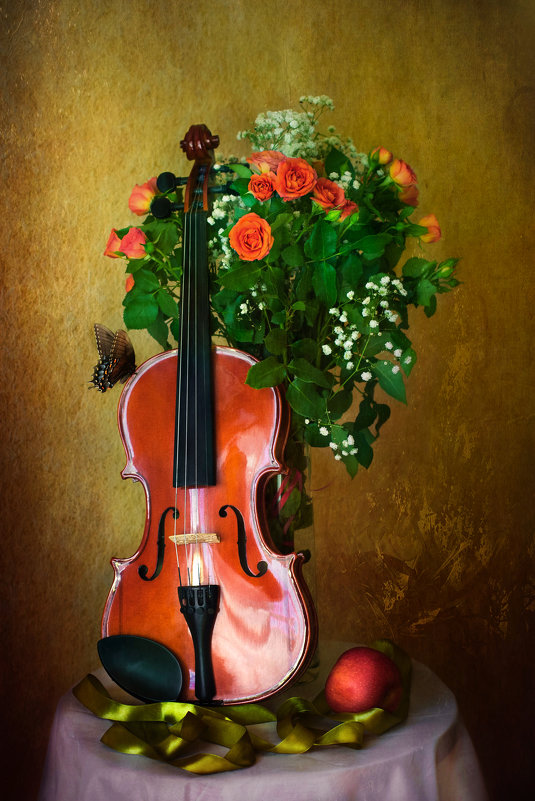 Натюрморт с цветами и скрипкой - Арина Зотова