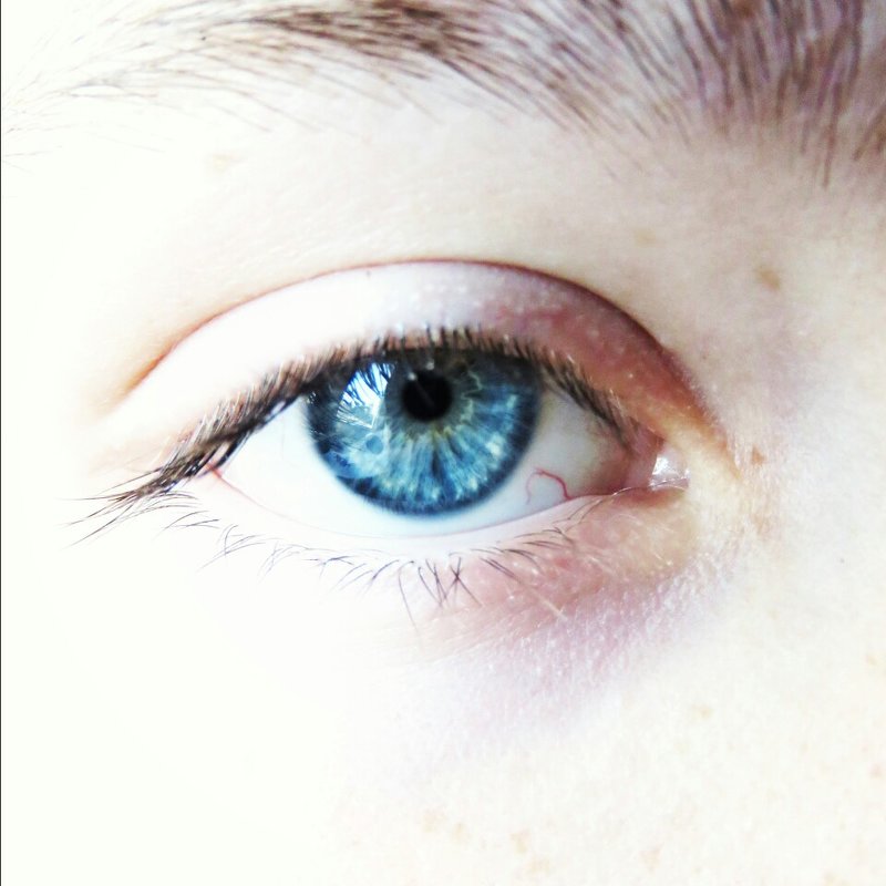 very blue eye - Василиса Керн