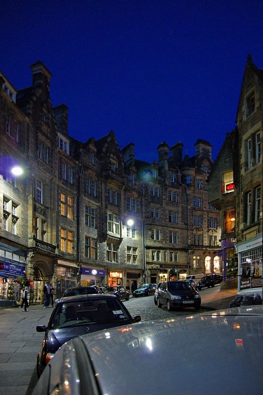 Улица,ведущая к крепости(ночная улица Эдинбурга) - Free 