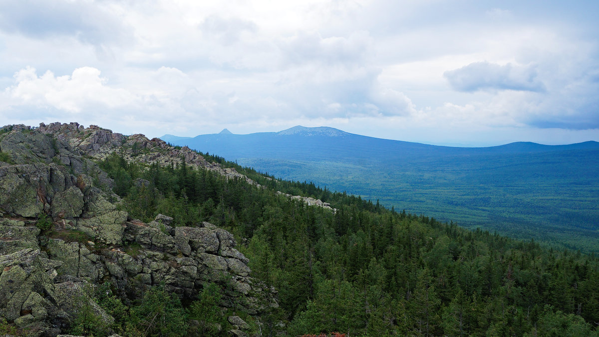Вид на хребет Большой Таганай с горы Ицил - Борис Емельянычев