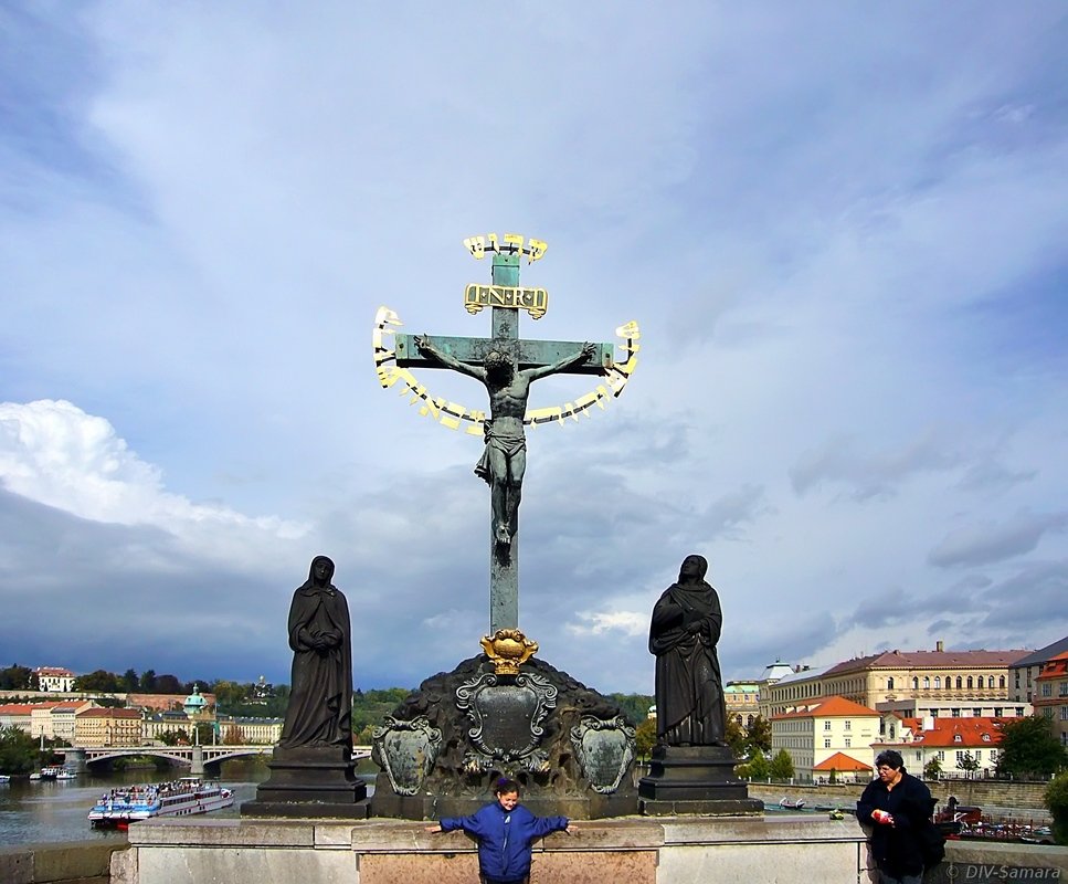 Скульптура "Распятие Христа" на Карловом мосту в Праге - Денис Кораблёв