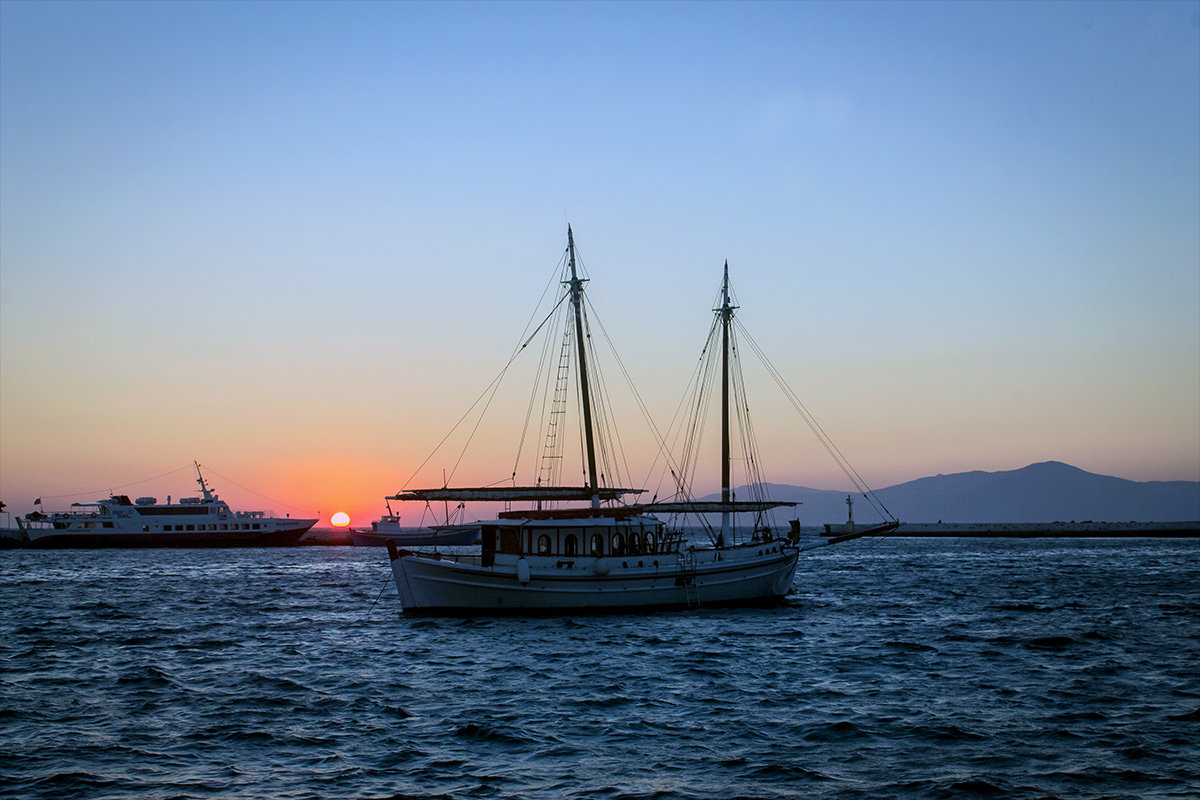 Закат в порту греческого острова Миконос. - Надежда 