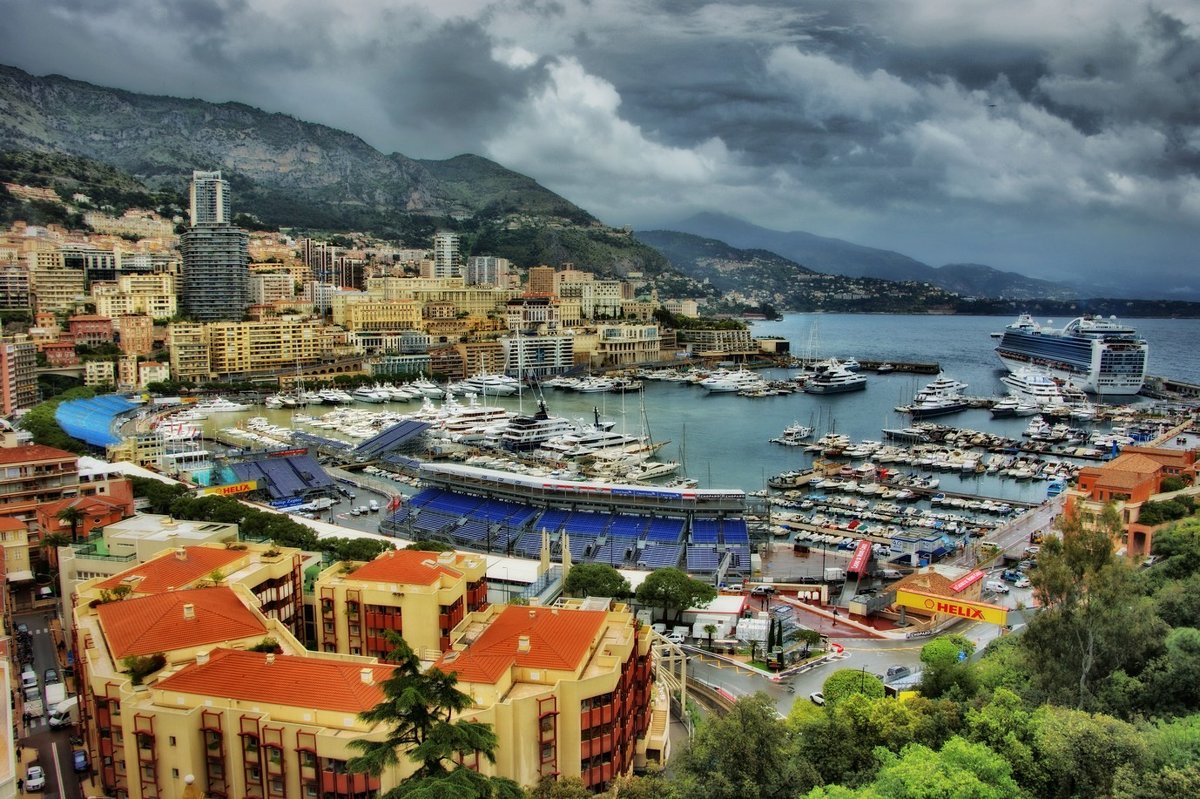 Хмурое утро в Монако перед началом "Гран-При формула 1" - Free 