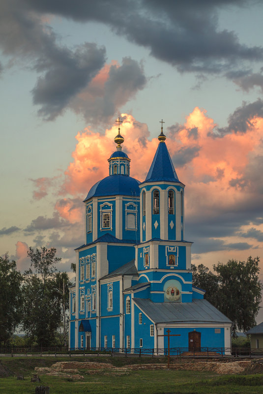 Церковь, небо, облака - Сергей Раннев