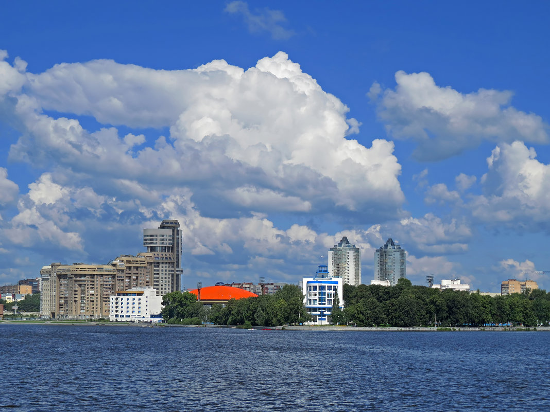 Небо над городом - Александр Смирнов