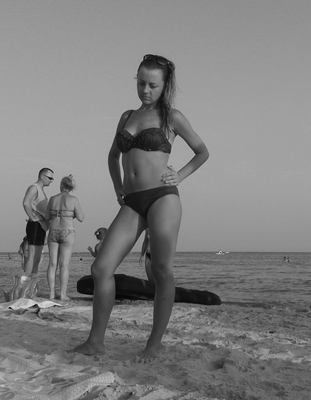 Девушка на пляже - Юлия Закопайло