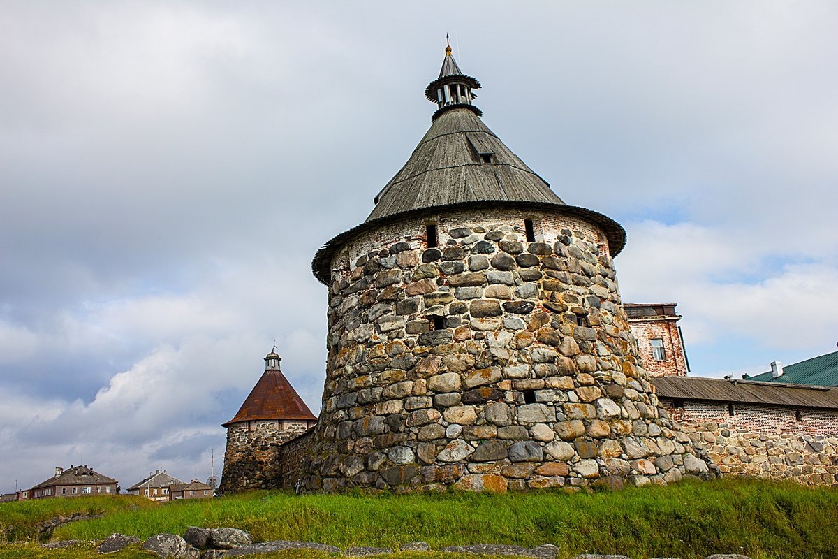 монастырская башня - Елена Аксамит