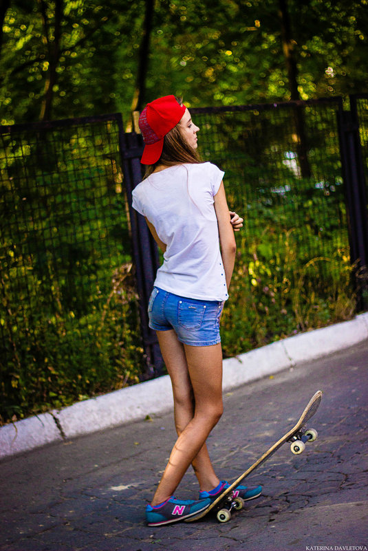 Девушка со скейтом - KATYA DAVLETOVA