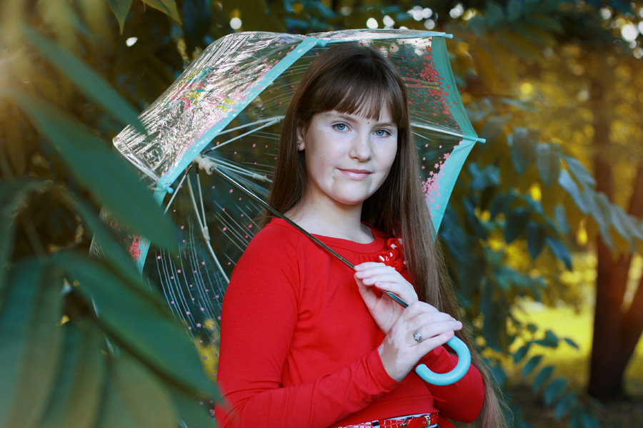 Девушка с зонтом - Римма Алеева