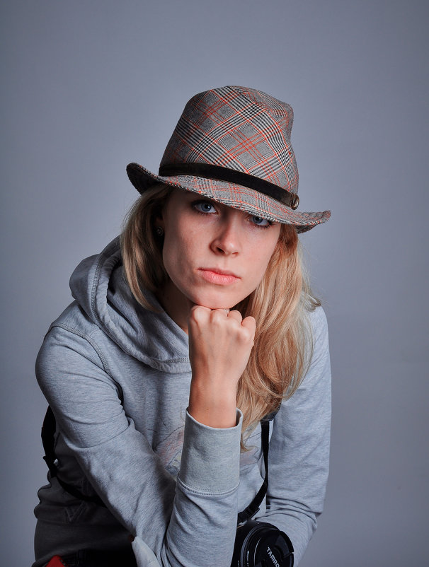 Анна в шляпе - Андрей Крючков