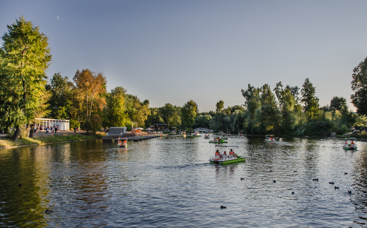 вечером в парке - Лариса *