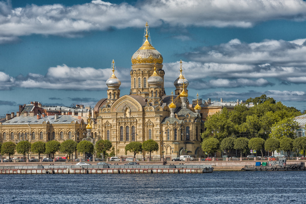 Пятикупольный храм в Петербурге