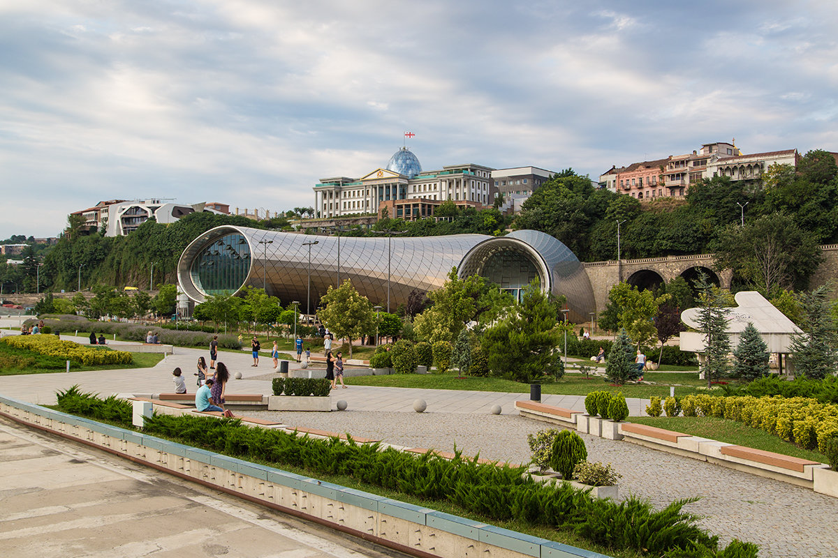 Грузия Тбилиси Вид на концертный комплекс из парка Рике - Вячеслав Шувалов