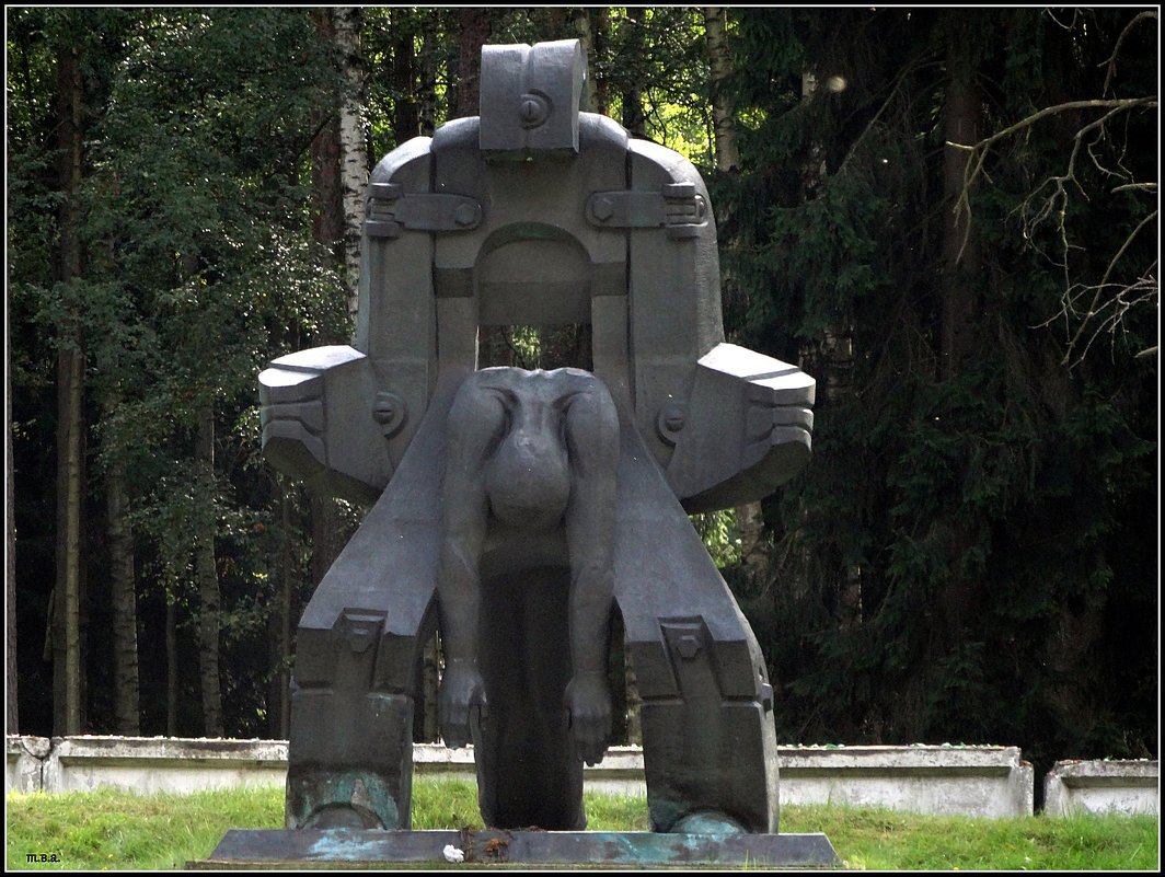 Памятник «Молох тоталитаризма» - Вера 