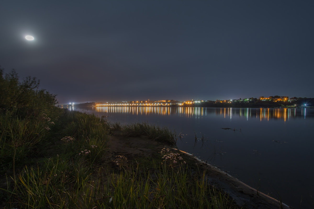 лунный пейзаж с огнями ночного города - Алексей -