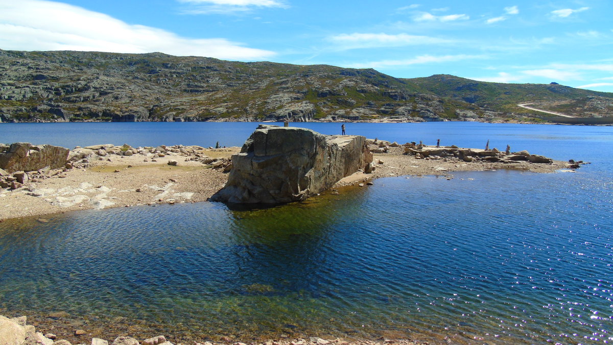 Lagoa Cumprido. Serra da Estrela. Portugal. - Helga Olginha