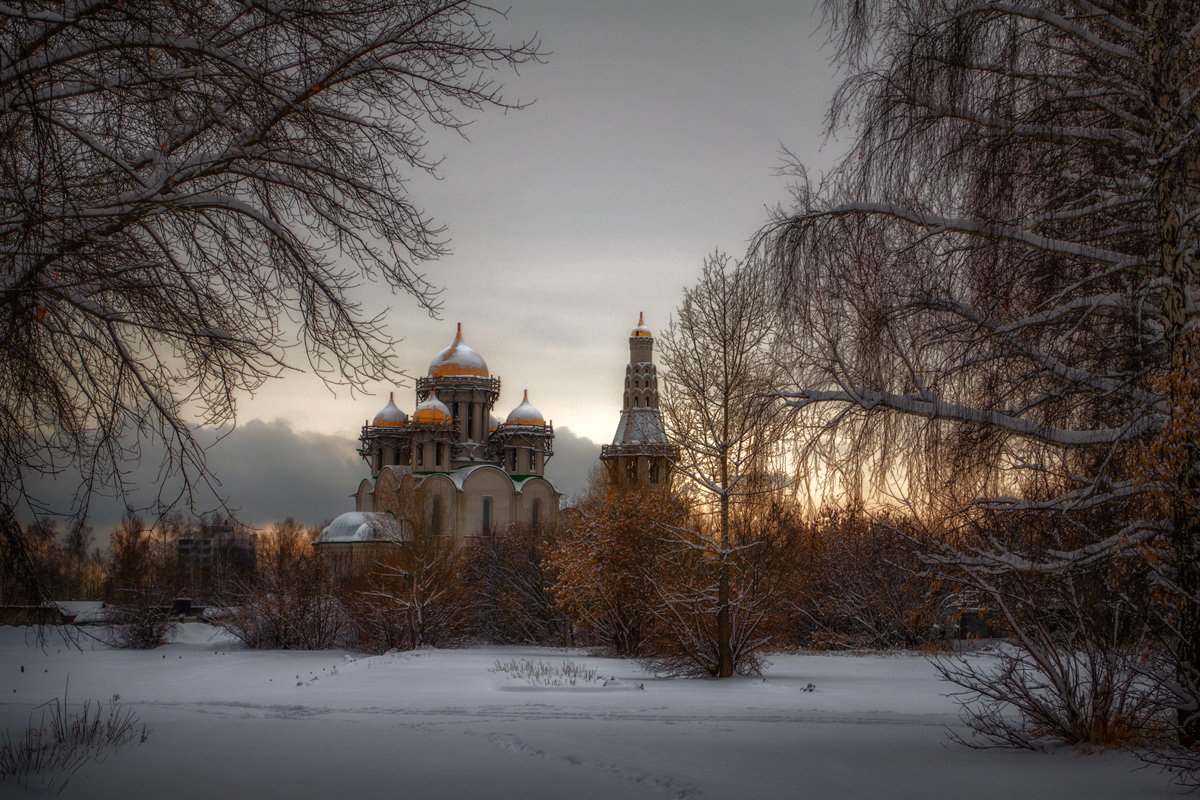 Пейзаж с недостроенным храмом - Роман Рыбальченко