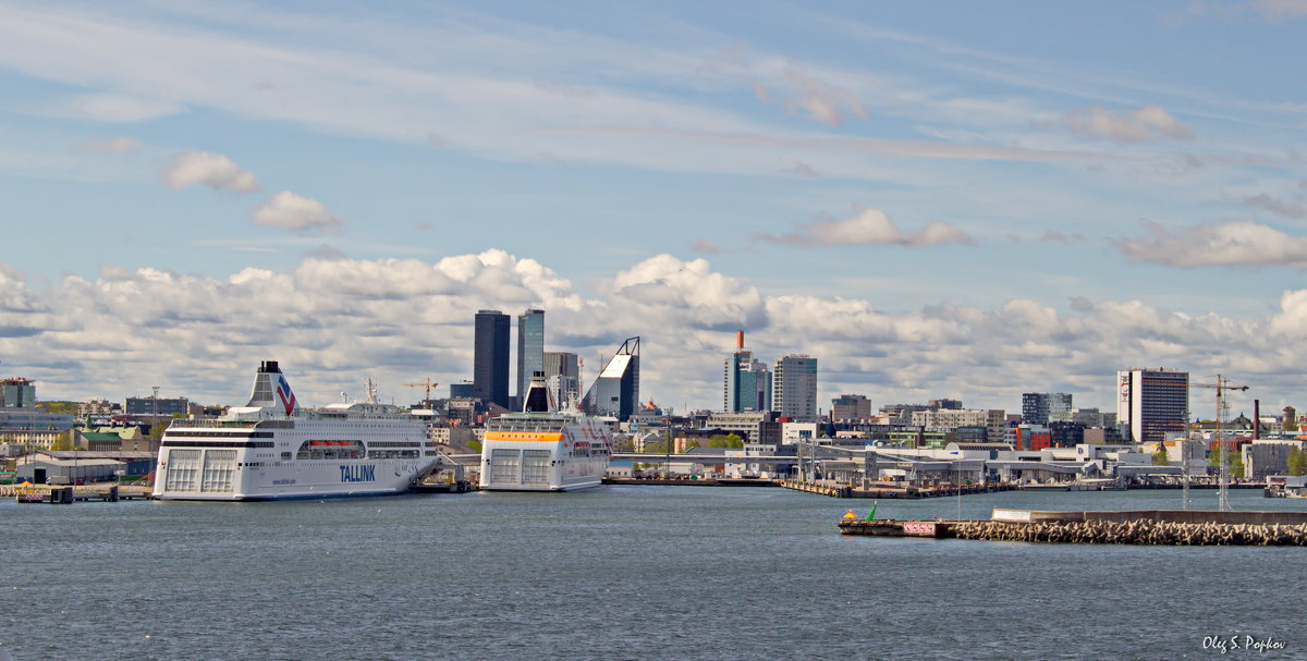 Вид на новый Таллин и порт с моря - Олег Попков