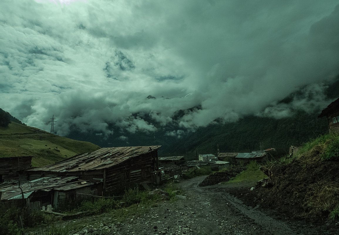 Заброшенный хлев в горах Кавказа - Zifa Dimitrieva