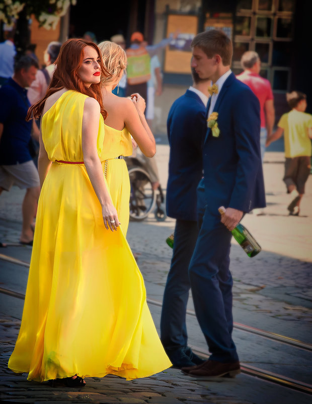 Девушка в жолтом платье. - Евгений Мокин