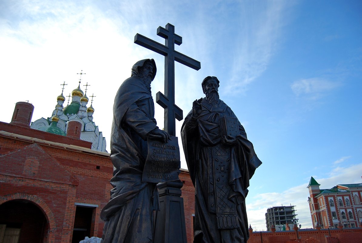 Памятник Кириллу и Мефодию в Йошкар-Оле. - Лариса 