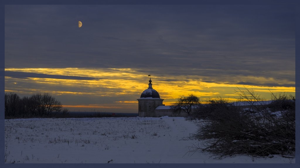 Одинокая башня на утреннем небе - Евгений Дубовцев