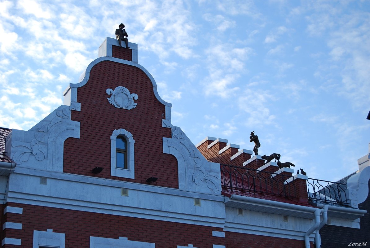 Сказочные герои на крышах Йошкар-Олы. - Лариса 