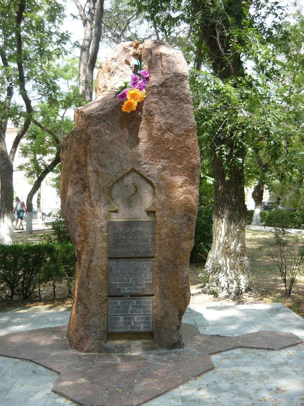 Памятник в Феодосии - Вера Щукина