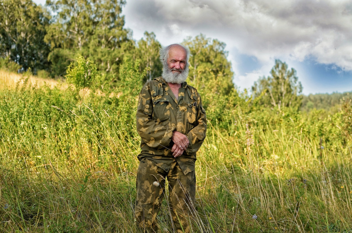 В траве - Дмитрий Конев