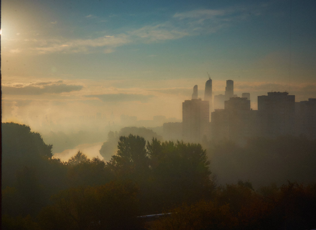 Туман над Москва-рекой - Андрей Крючков